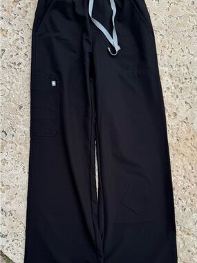 Figs women’s high waisted Black Isabel Wide-Leg Scrub Pants